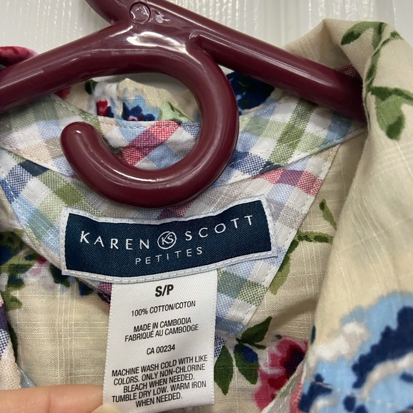 Karen Scott Petites Floral Button Up Shirt Bundle (includes 3 shirts) ✨ - Picture 15 of 16